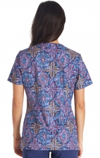 CK678 Cherokee Rounded V-Neck 3 Pocket Print Top - One In A Medallion